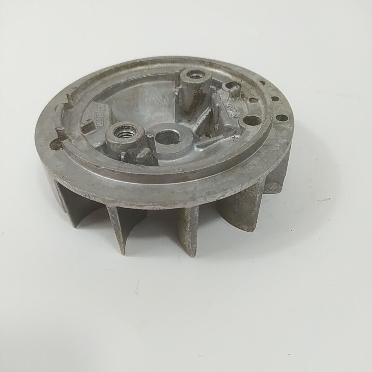 Ricambio VOLANO MAGNETICO DI AVVIAMENTO usato per decespugliatore Emak Efco 8425