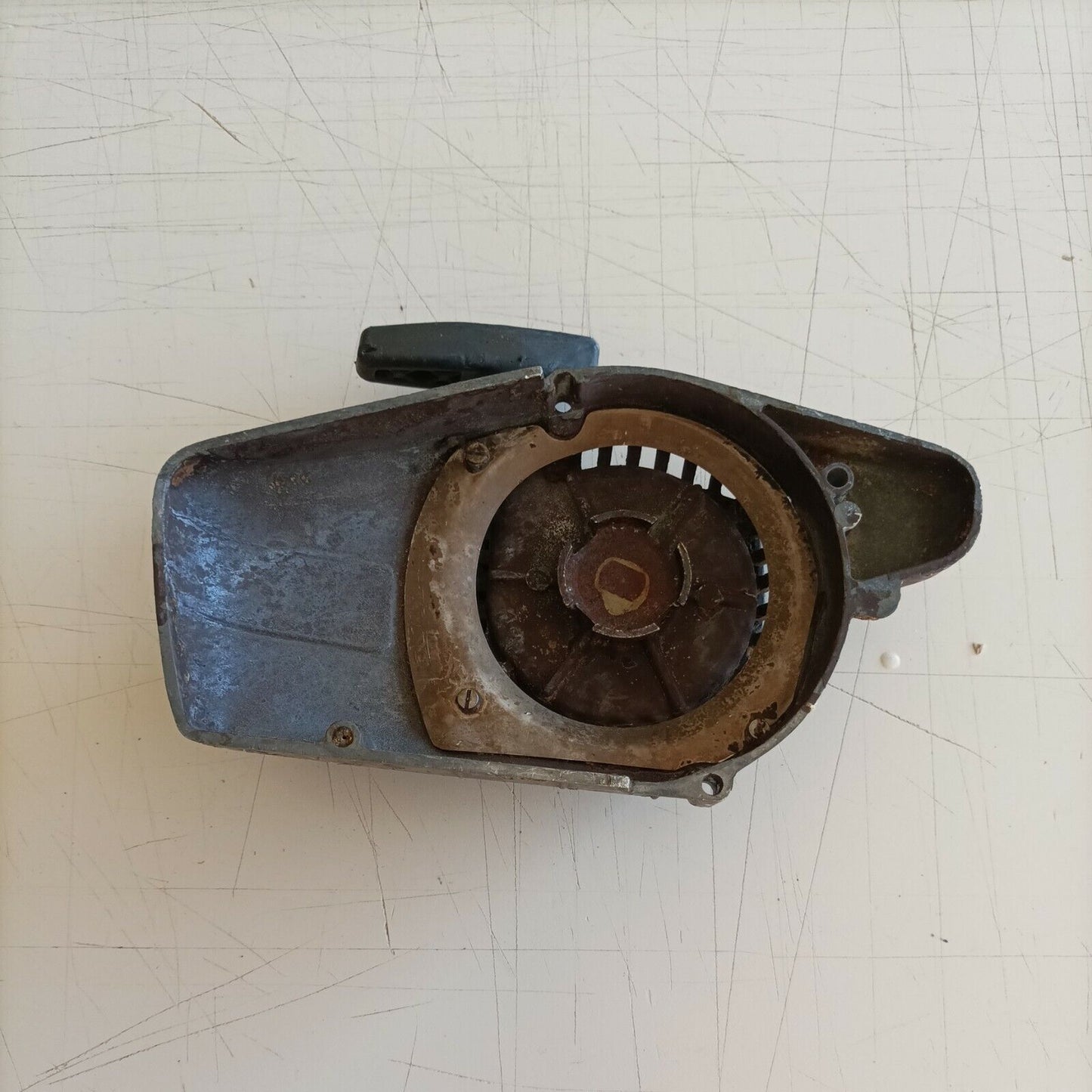 COPERCHIO AVVIAMENTO TRASCINATORE COMPLETO PER MOTOSEGA CASTOR CP ALPINA 55 65