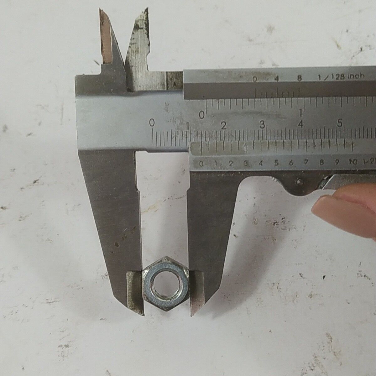 DADO VOLANO DI AVVIAMENTO MOTORE per motosega OLEO MAC GS 440 ricambi usati