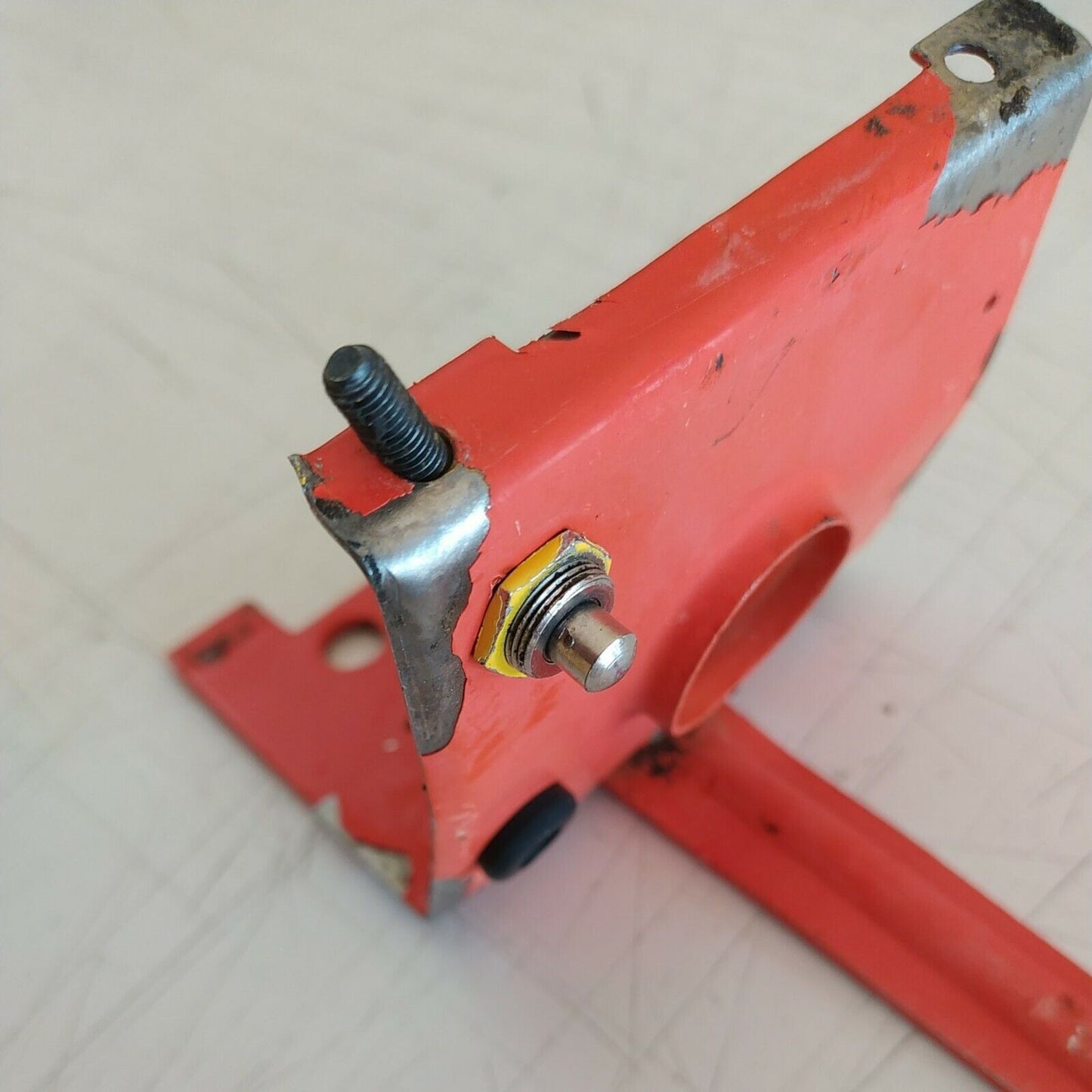 MANIGLIA INFERIORE IMPUGNATURA MANICO PER MOTOSEGA ALPINA 70 CASTOR 70