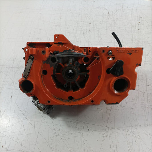 MOTOSEGA OLEOMAC OM 251 CARTER basamento CON SERBATOIO CARBURANTE ricambi usati
