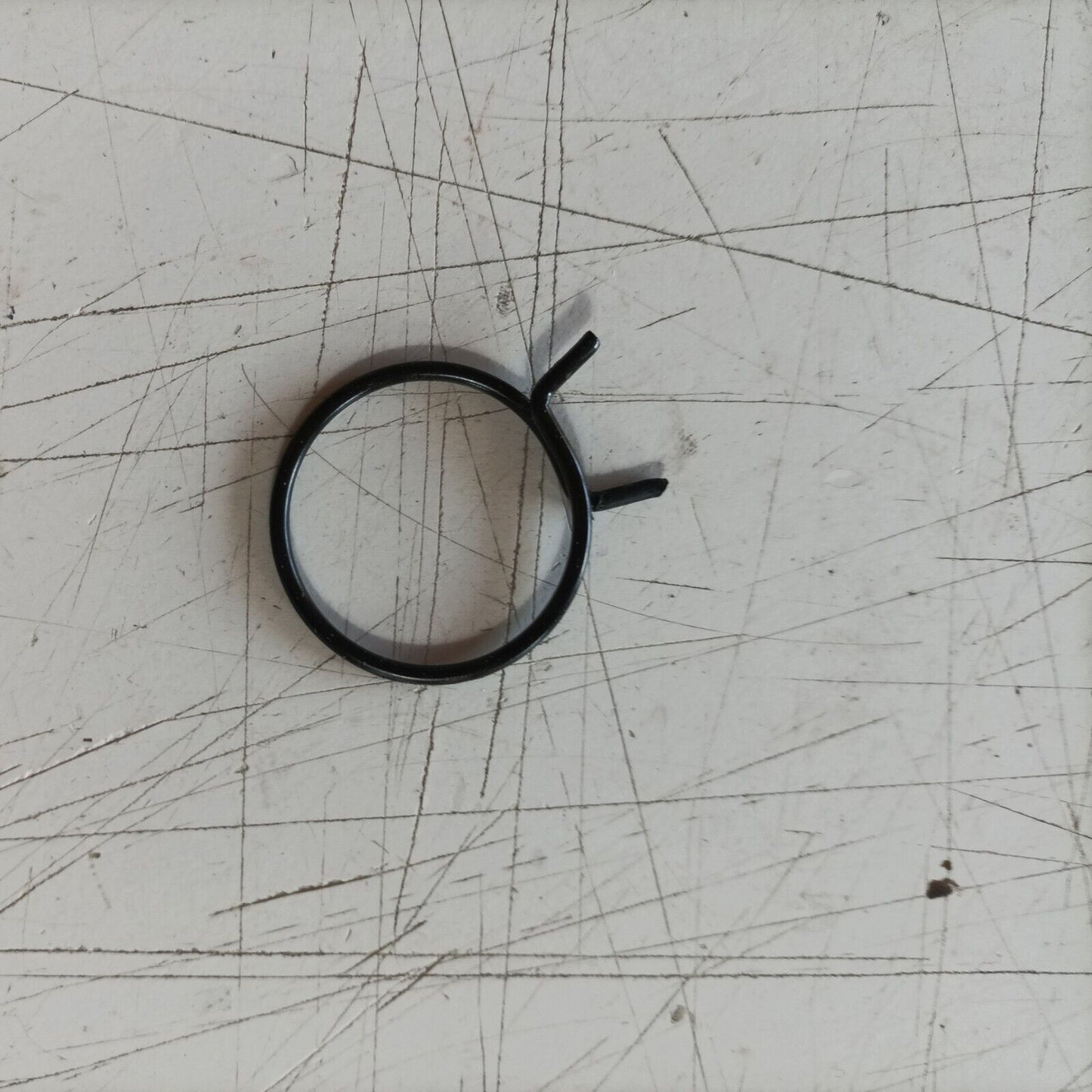 FERMO fascetta FLANGIA COLLETTORE PER MOTOSEGA EMAK OLEOMAC 940 940C usato