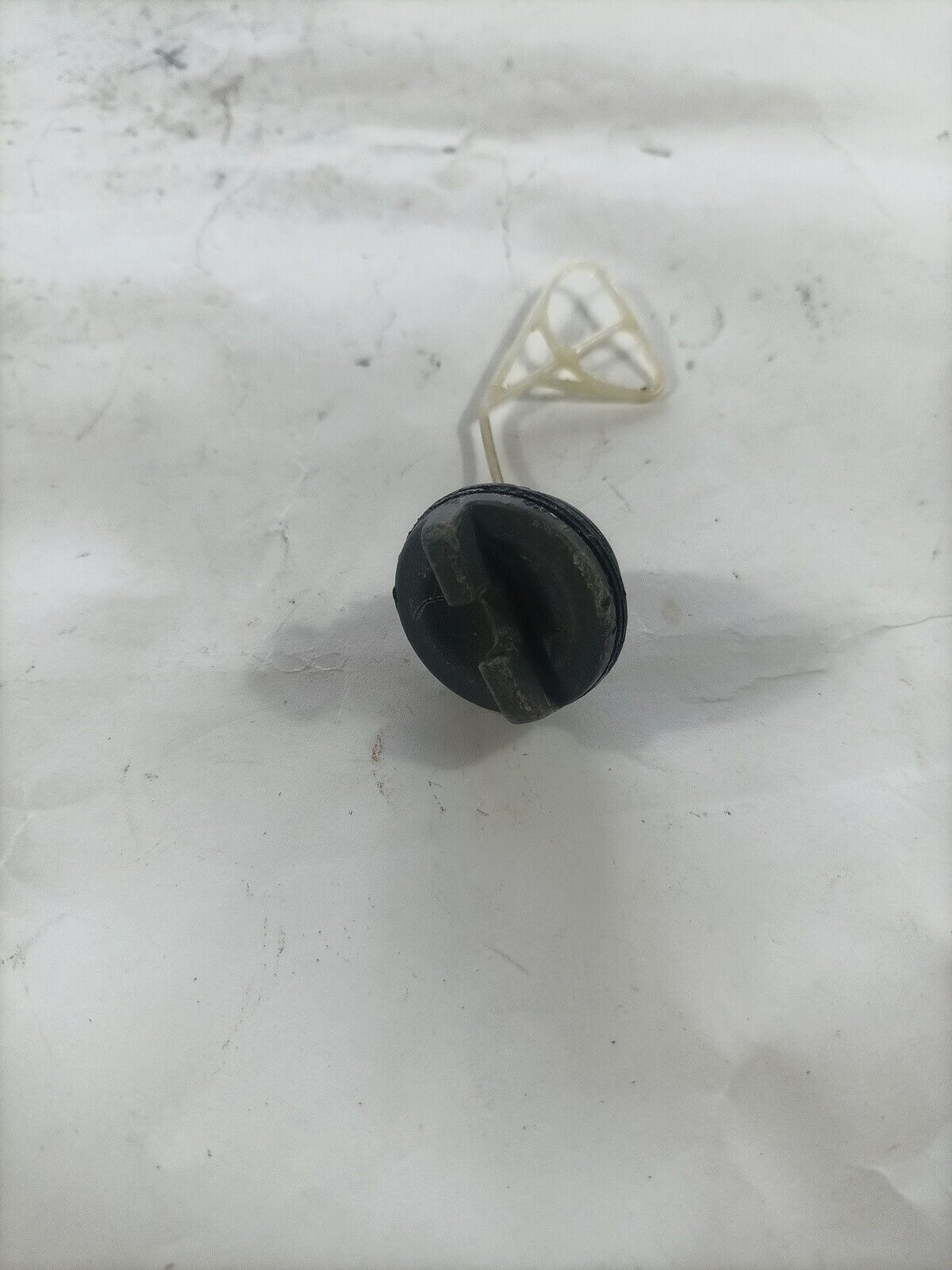 TAPPO SERBATOIO OLIO per motosega 25cc EFCO OLEO MAC ZENOAH EMAK ricambi usati