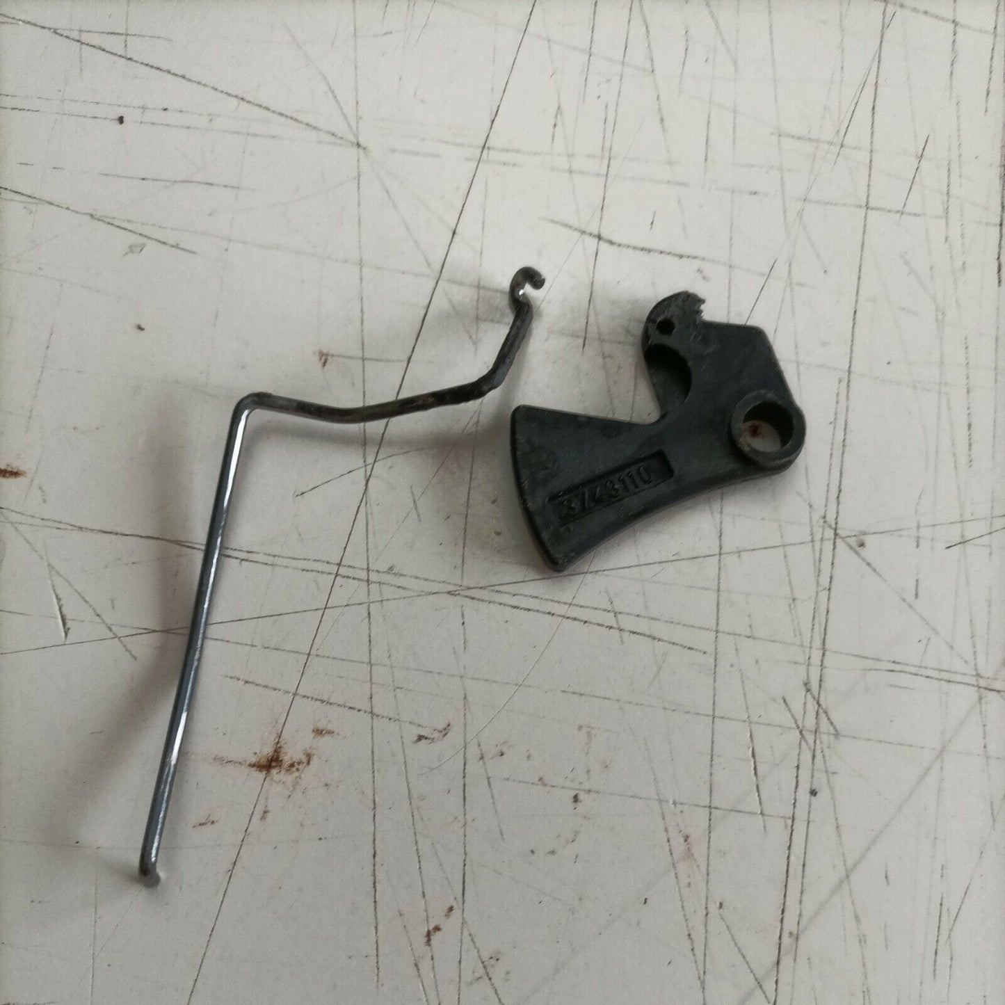 IMPUGNATURA MANICO COMANDO INFERIORE PER MOTOSEGA CASTOR ALPINA 55