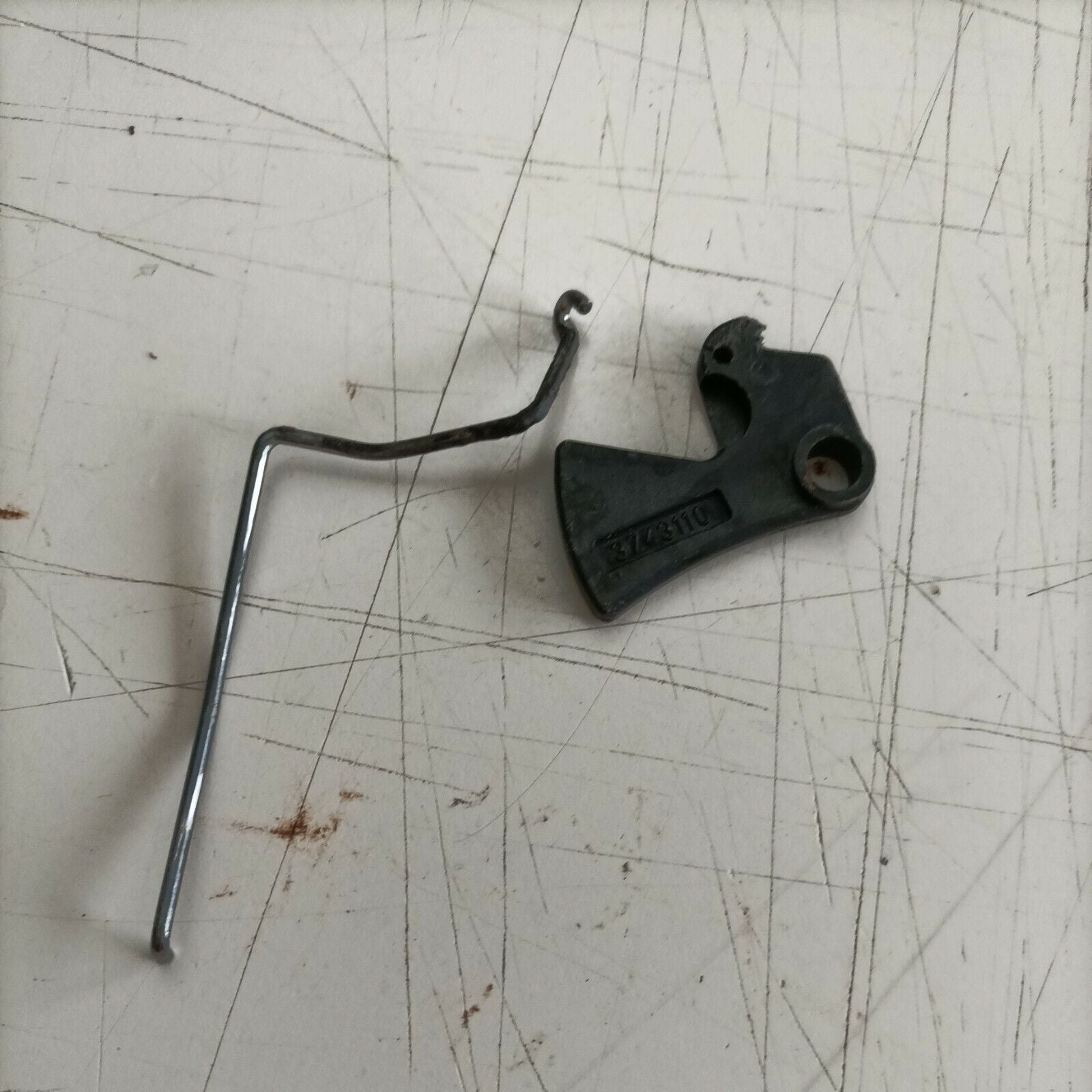 IMPUGNATURA MANICO COMANDO INFERIORE PER MOTOSEGA CASTOR ALPINA 55