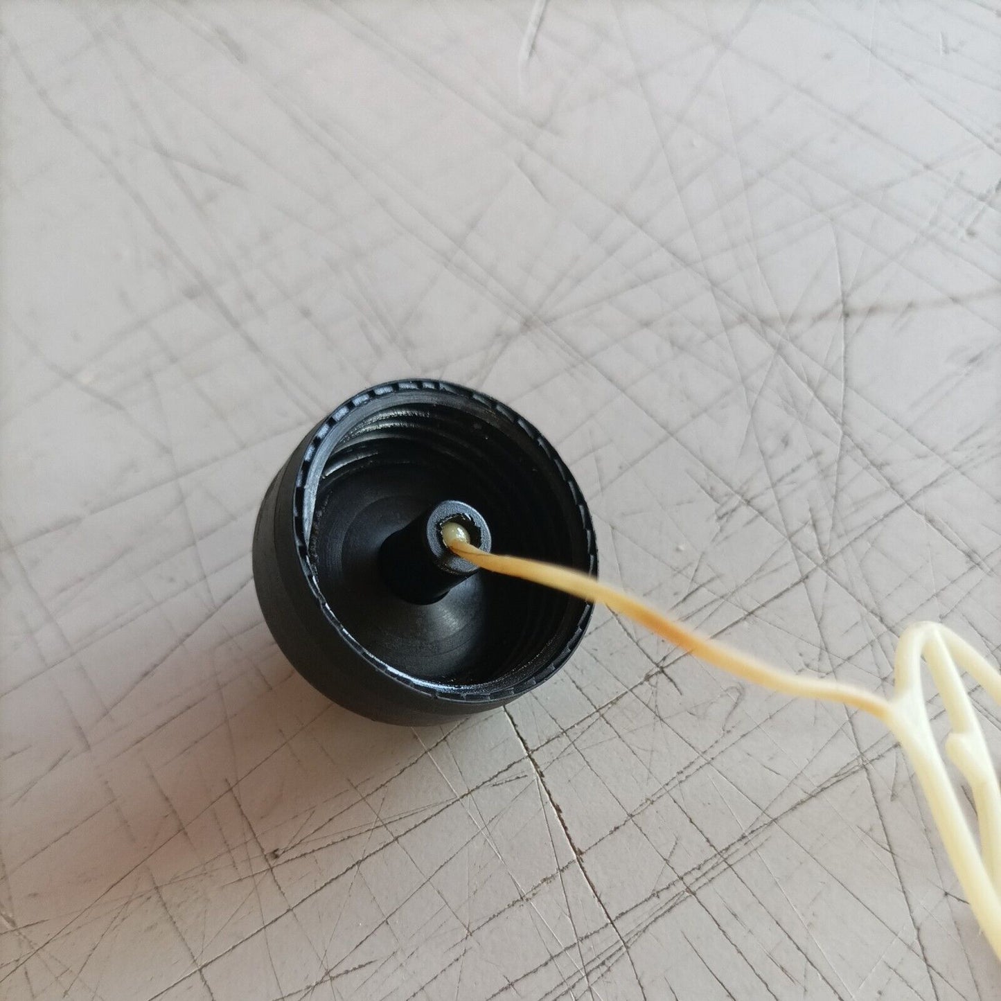 TAPPO serbatoio CARBURANTE PER MOTOSEGA EMAK OLEO MAC 935 EFCO 134 135 usato
