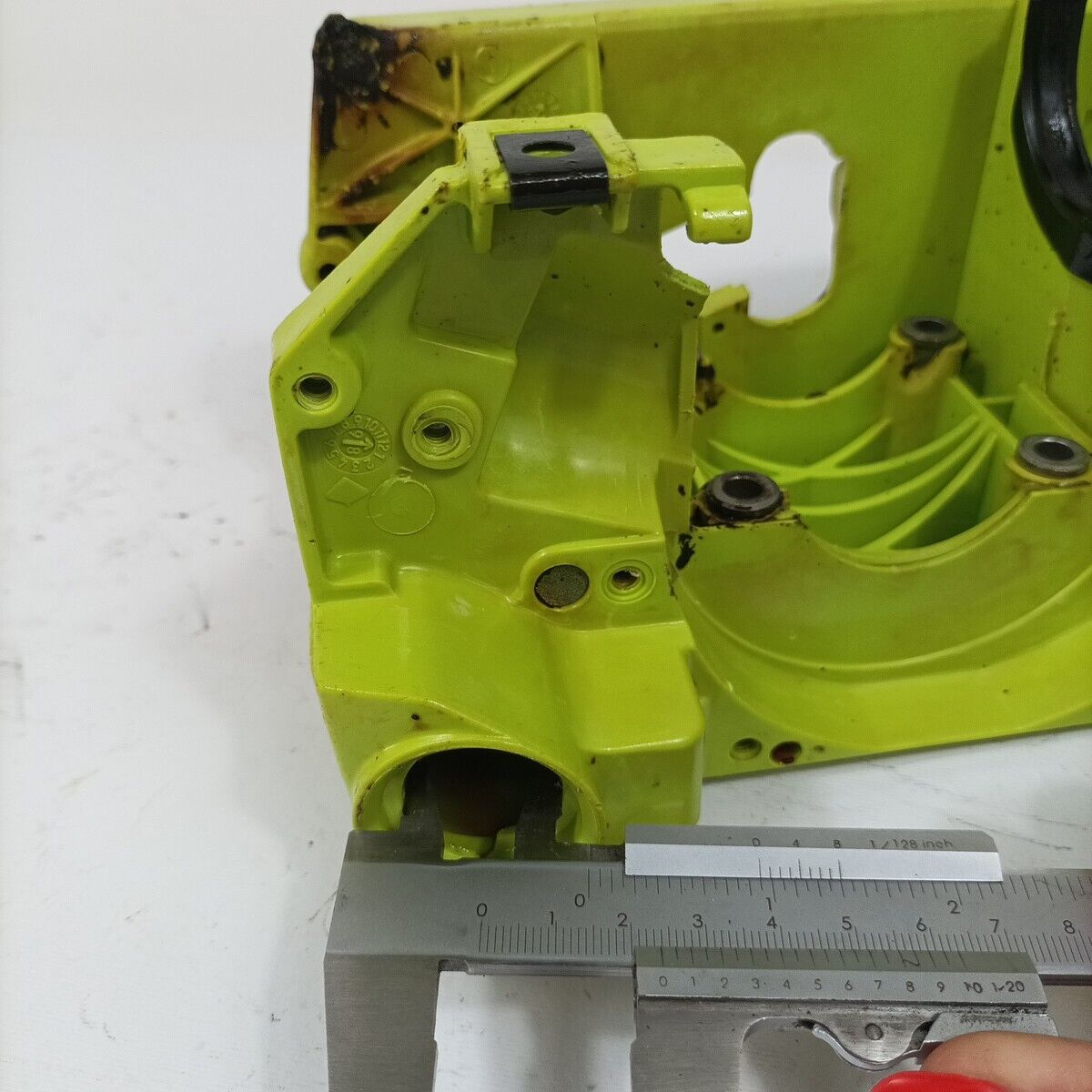 CARCASSA TELAIO SERBATOIO CARBURANTE PER MOTOSEGA POULAN 2250 ricambi usati