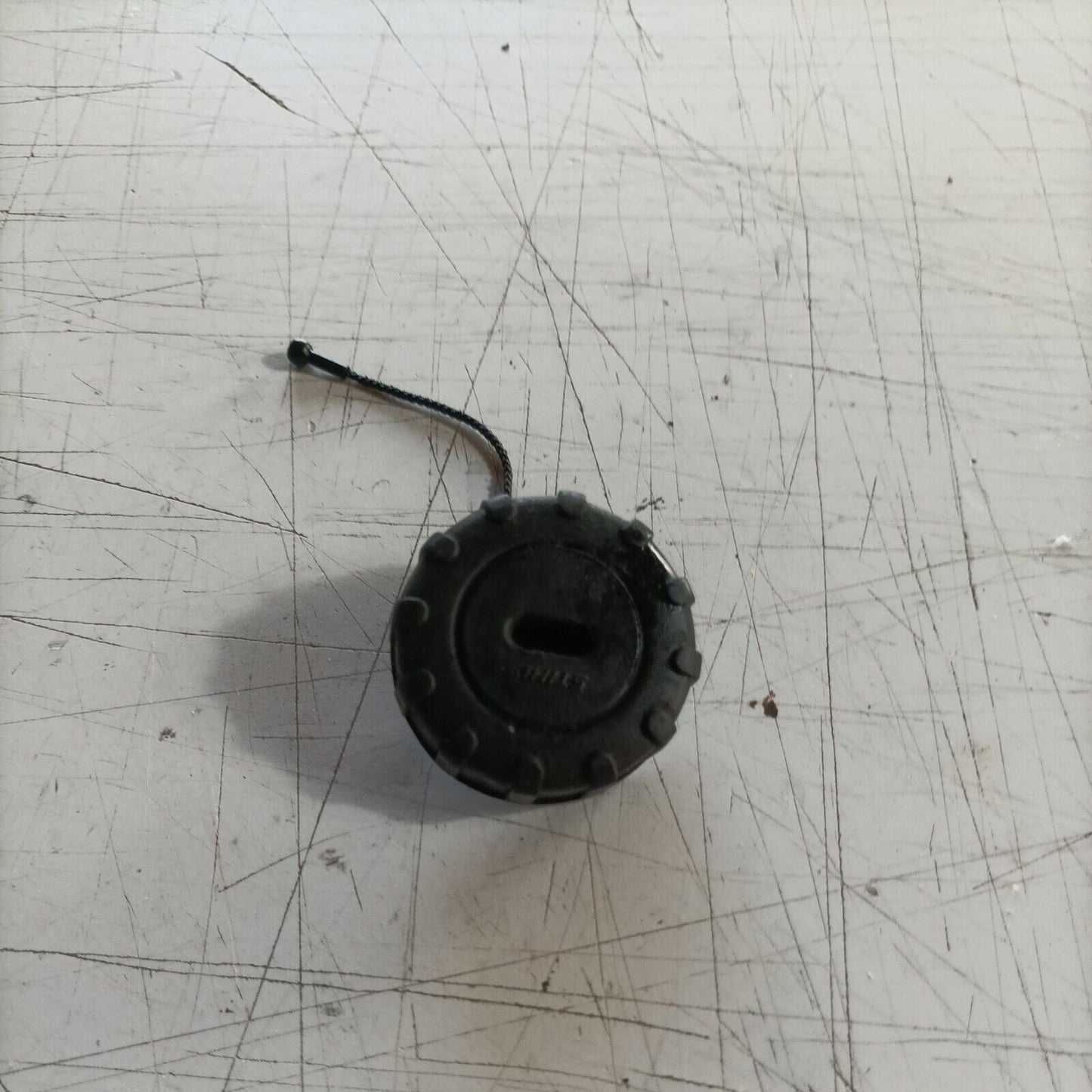 TAPPO serbatoio CARBURANTE PER MOTOSEGA STIHL 018 / MS 170 180 017 ricambi usati
