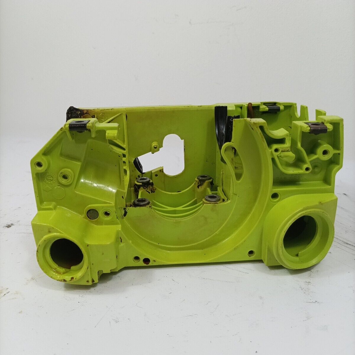 CARCASSA TELAIO SERBATOIO CARBURANTE PER MOTOSEGA POULAN 2250 ricambi usati