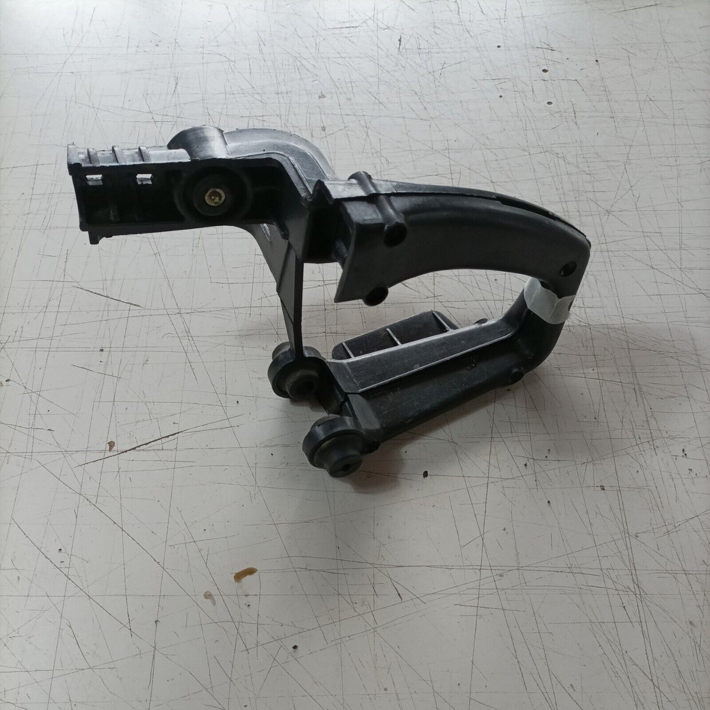 MANIGLIA IMPUGNATURA COMANDI INFERIORE PER MOTOSEGA CASTOR C70 ALPINA A70