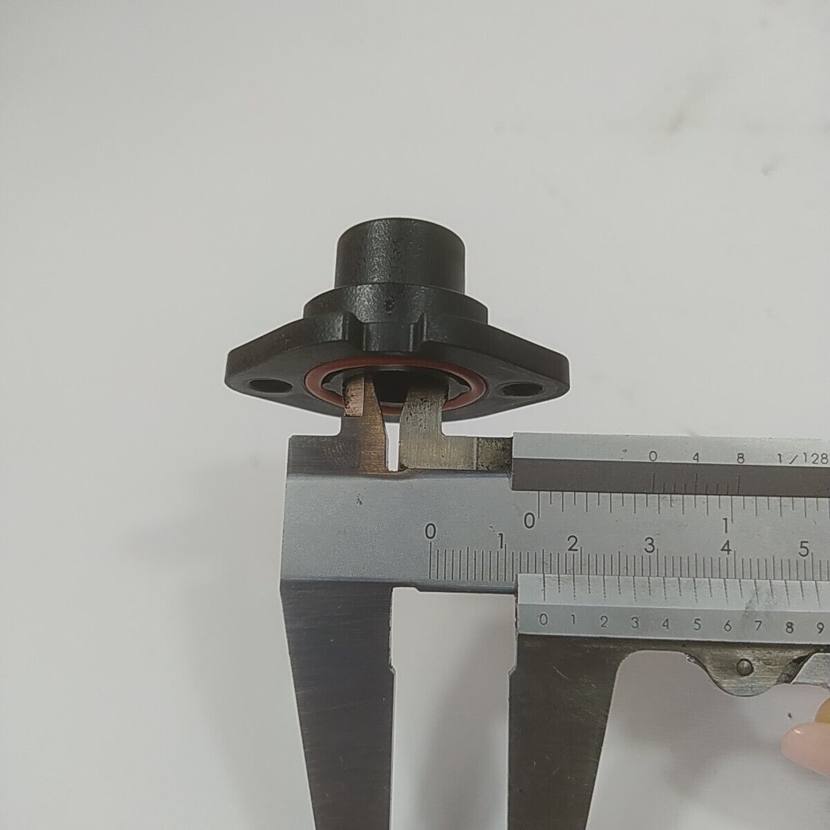 Ricambio FLANGIA CARBURATORE per tosaerba Briggs & Stratton 675 EXi usato