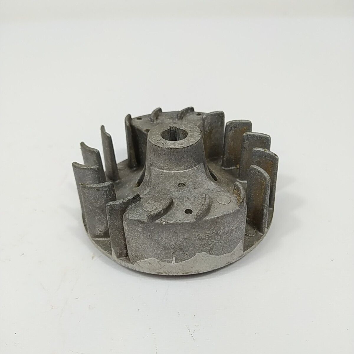 VOLANO MAGNETICO DI AVVIAMENTO per decespugliatore ALPINA BJ 325 ricambi usati