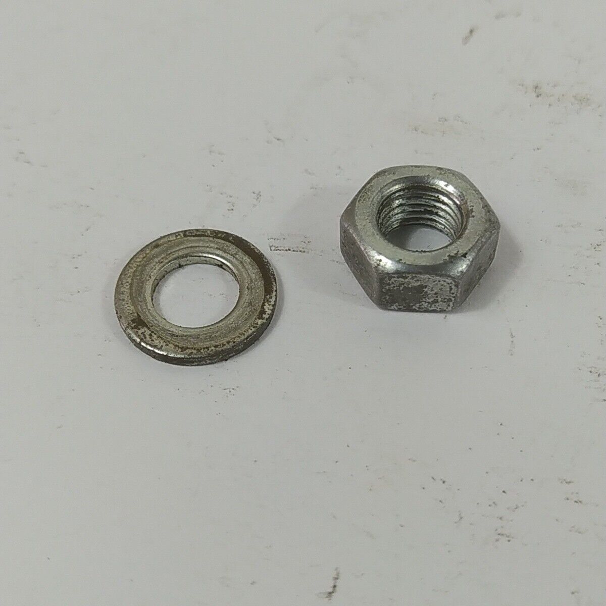 DADO VOLANO DI AVVIAMENTO MOTORE per motosega OLEO MAC GS 440 ricambi usati