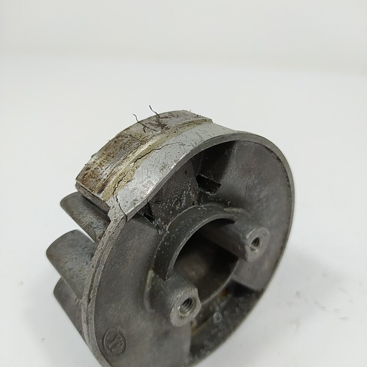 VOLANO MAGNETICO DI AVVIAMENTO per decespugliatore ALPINA BJ 325 ricambi usati