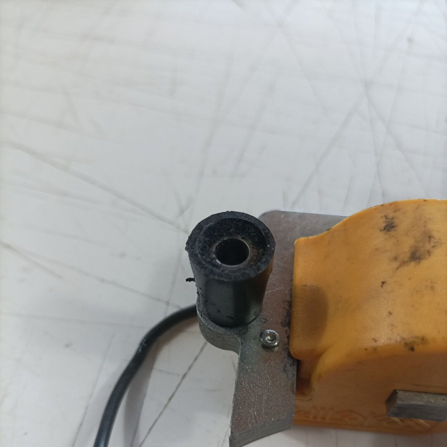 MOTOSEGA OLEOMAC OM 251 SPESSORE supporto DISTANZIATORE BOBINA ricambi usati