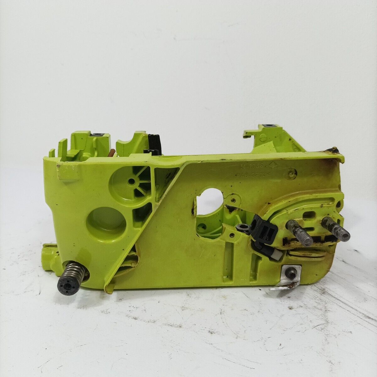 CARCASSA TELAIO SERBATOIO CARBURANTE PER MOTOSEGA POULAN 2250 ricambi usati