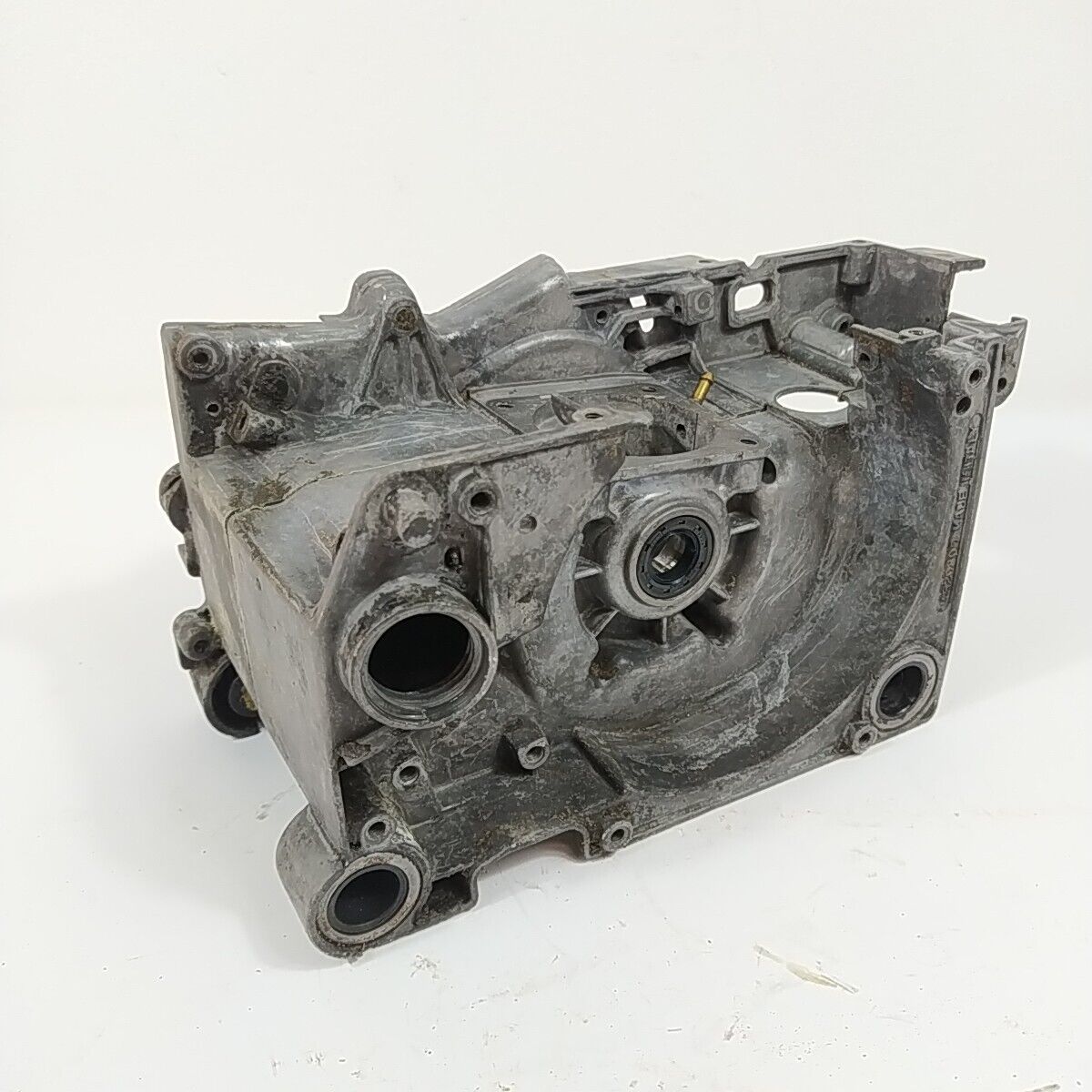 carter BASAMENTO CILINDRO completo PER MOTOSEGA ALPINA PROF 700 ricambi usati