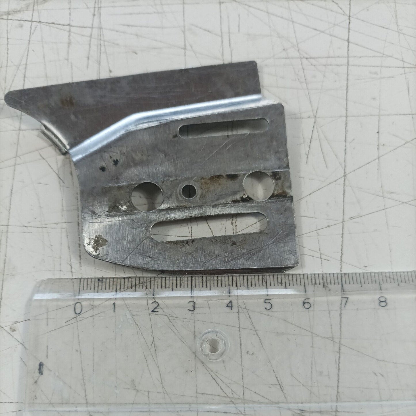 LAMIERINO GUIDA BARRA PER MOTOSEGA ALPINA P-400
