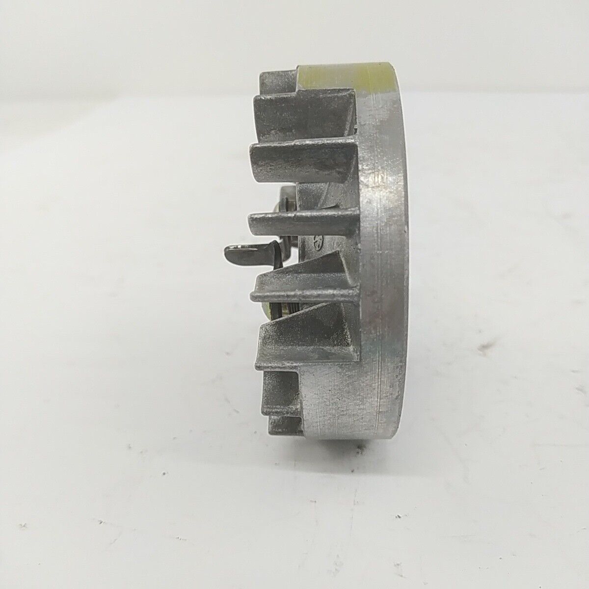Ricambio usato VOLANO MAGNETICO DI AVVIAMENTO per MOTOSEGA Echo 330 EVL