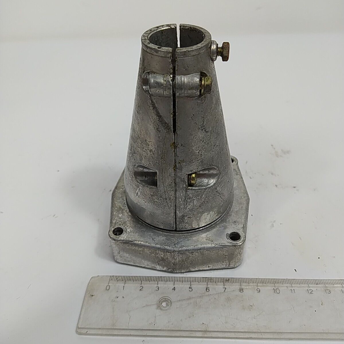 SUPPORTO CAMPANA frizione per decespugliatore MARUYAMA T 180 M1 ricambi usati