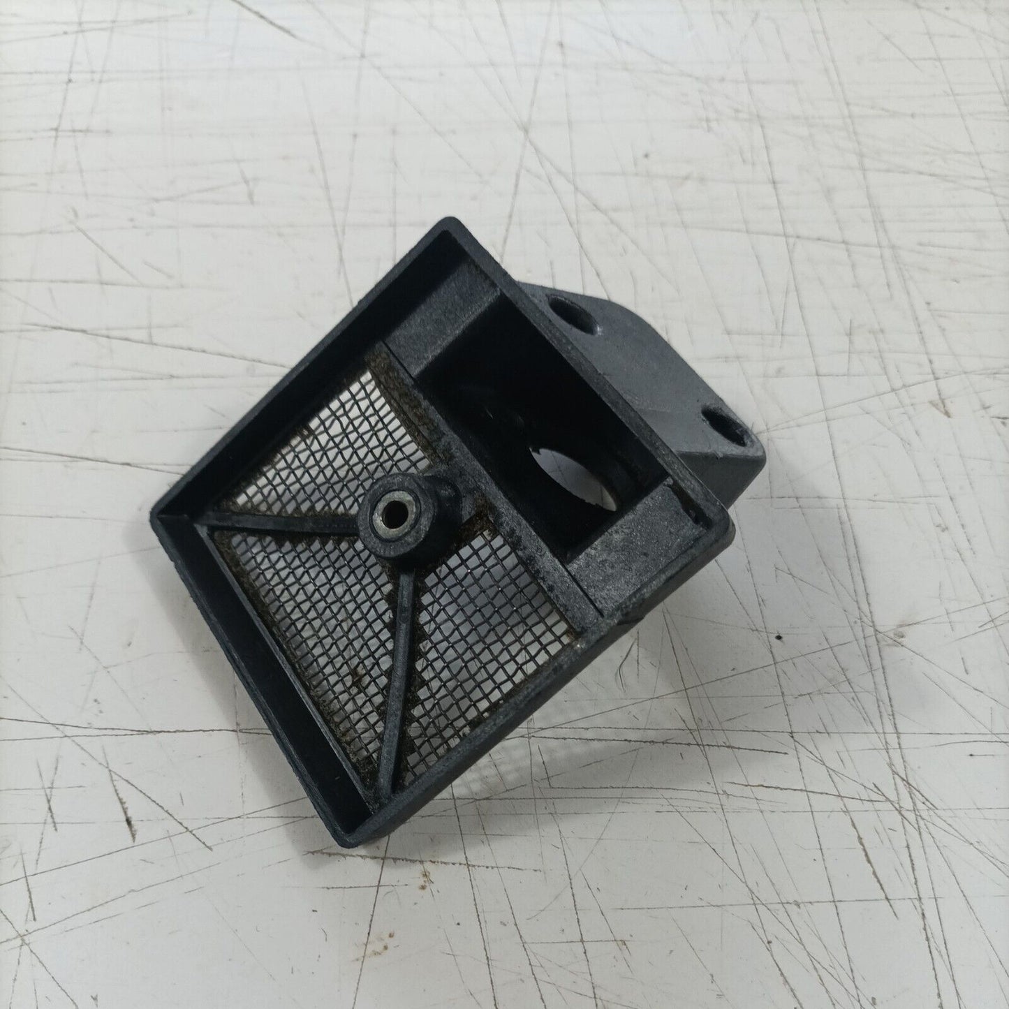 MOTOSEGA OLEOMAC OM 251 SUPPORTO CARBURATORE E FILTRO DELL'ARIA ricambi usati