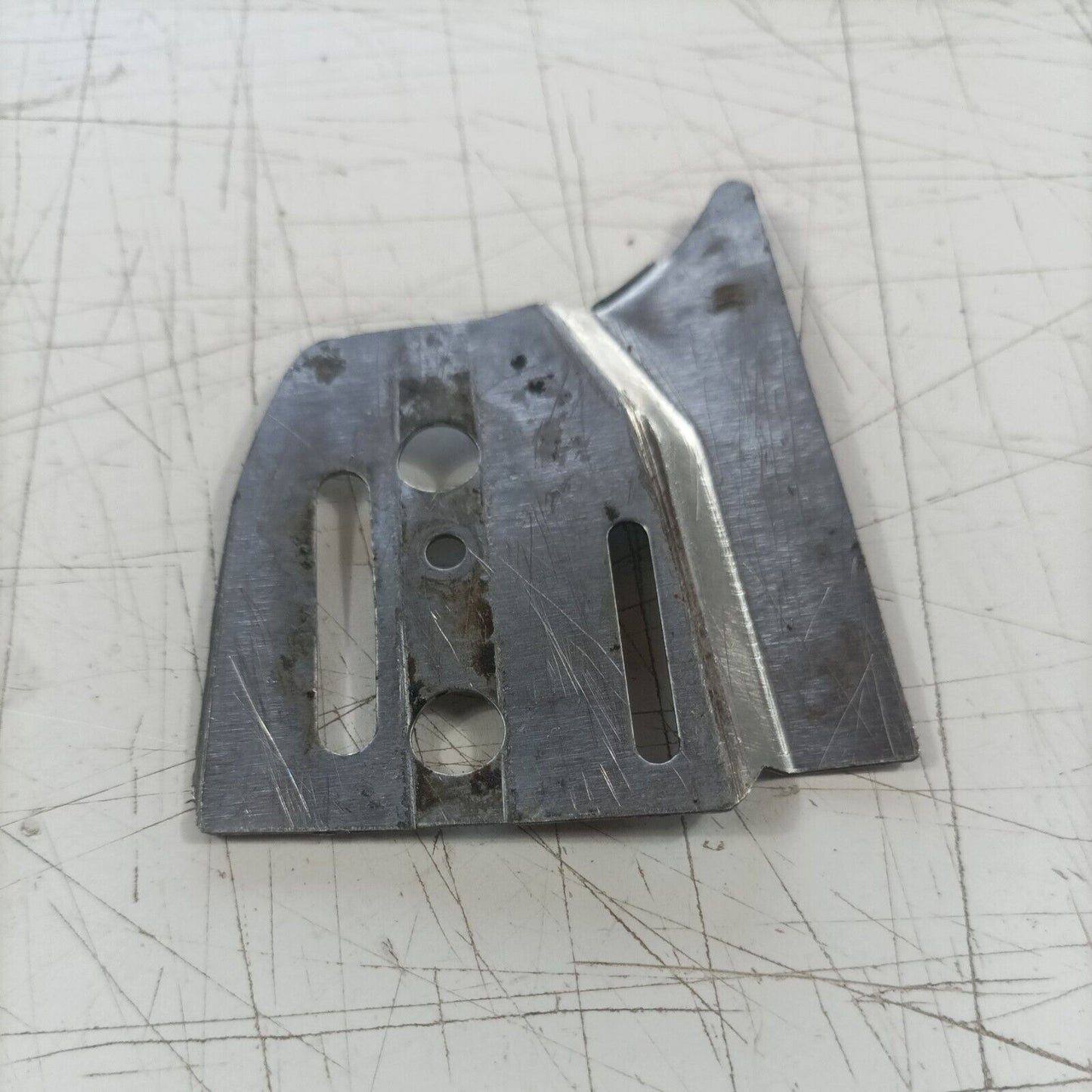 LAMIERINO GUIDA BARRA PER MOTOSEGA ALPINA P-400