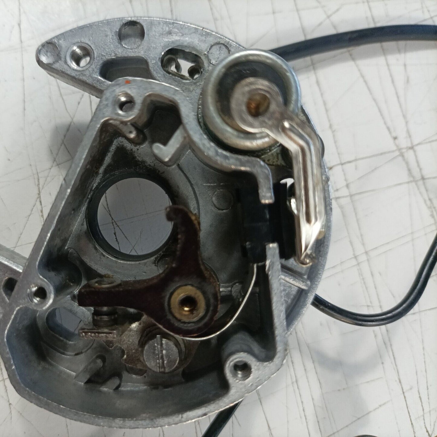 MOTOSEGA OLEOMAC OM 251 PIASTRA ATTACCO PUNTE BOBINA E CONDENSATORE usato