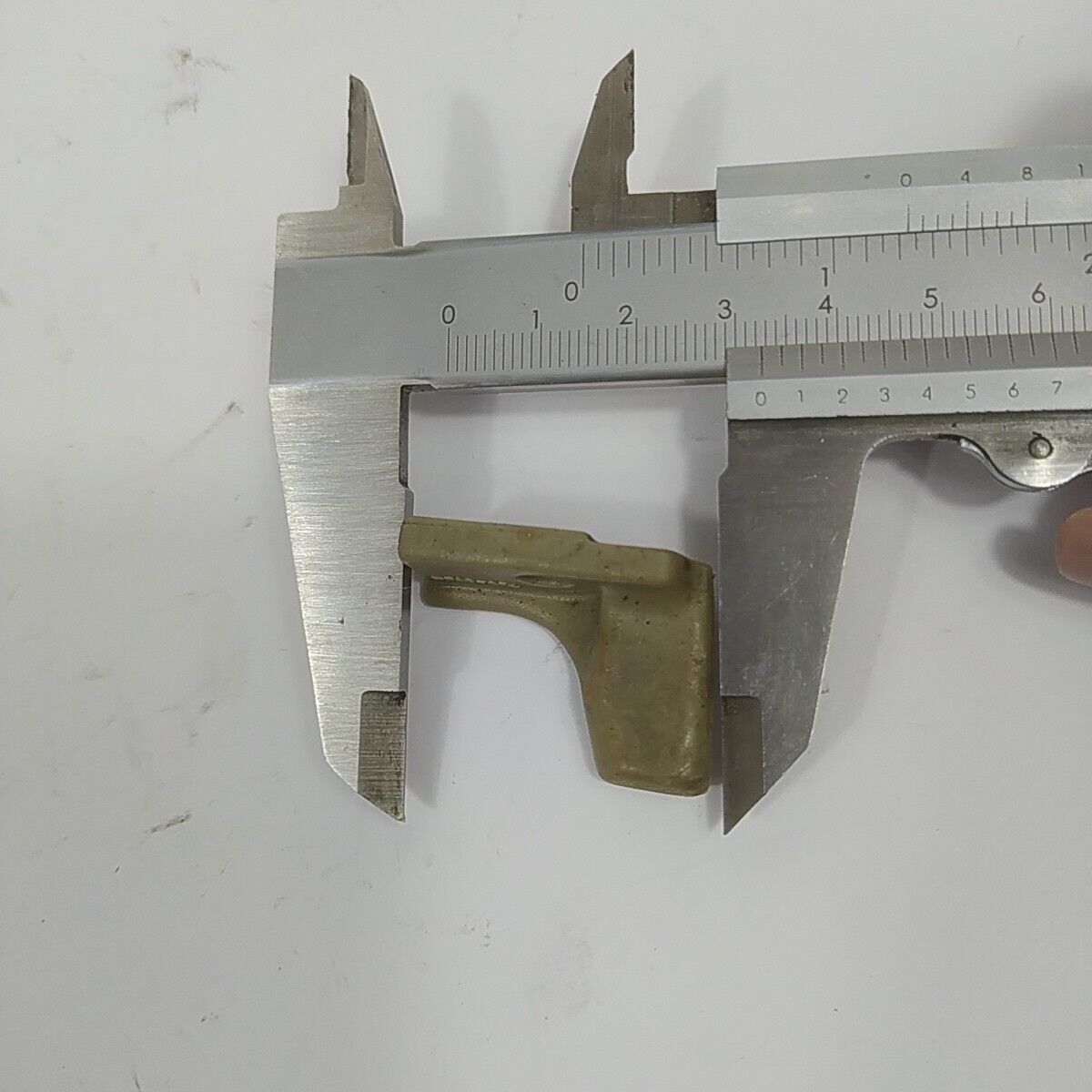Ricambi per MOTOSEGA ZENOAH G 2000 t SUPPORTO DENTE PROTEZIONE PARA CATENA usati