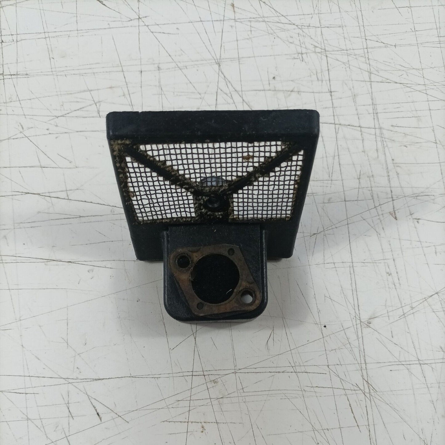 MOTOSEGA OLEOMAC OM 251 SUPPORTO CARBURATORE E FILTRO DELL'ARIA ricambi usati