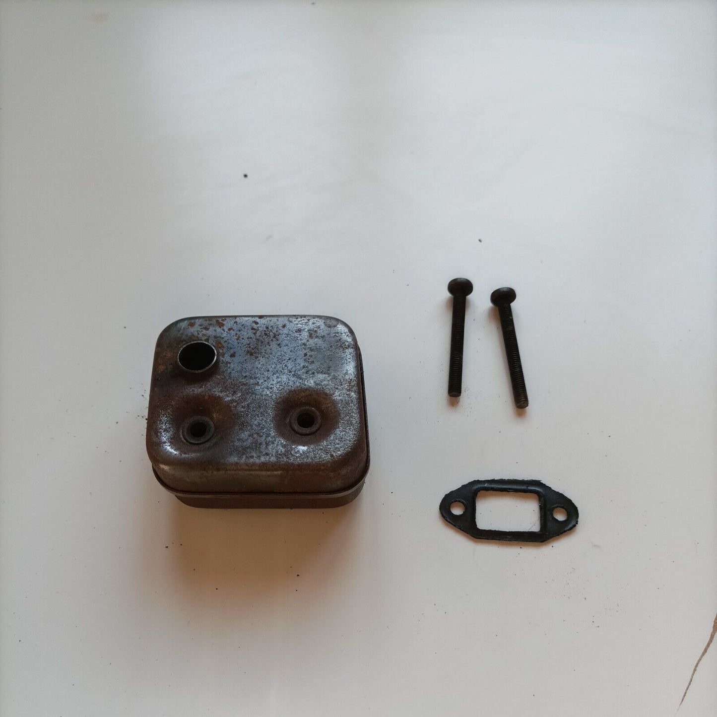 MARMITTA silenziatore TERMINALE MOTOSEGA OLEO MAC 935 DF EFCO 134 135 usato