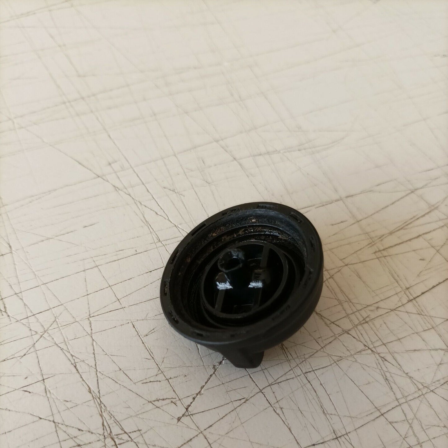 tappo SERBATOIO CARBURANTE o OLIO PER MOTOSEGA SANDRIGARDEN MTD CS 36 usato