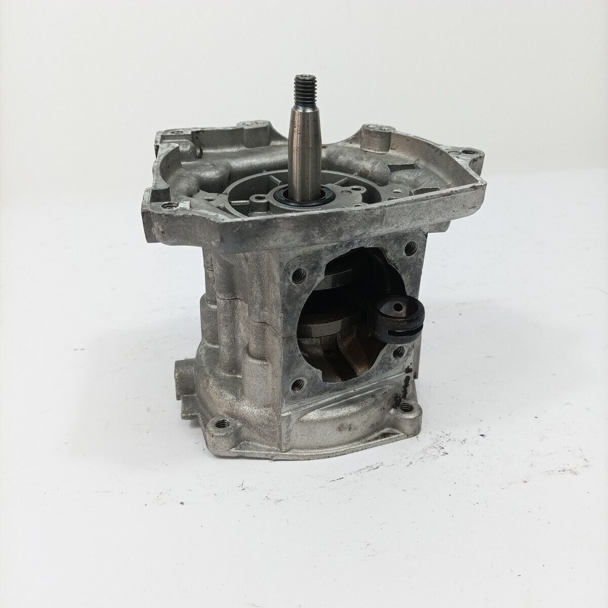 BASAMENTO CILINDRO ALBERO MOTORE ricambi usati per DECESPUGLIATORE BLUE BIRD 31E