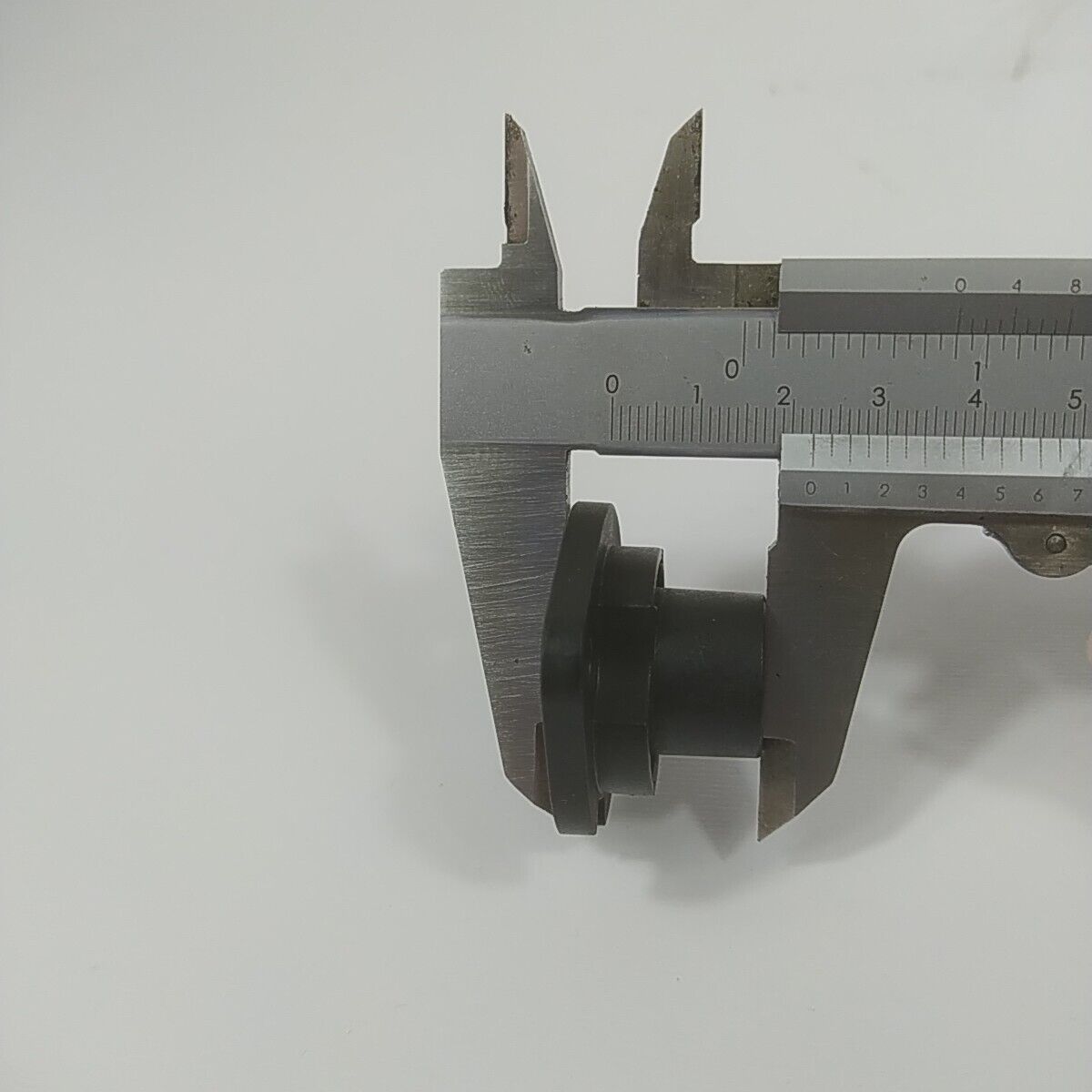 Ricambio FLANGIA CARBURATORE per tosaerba Briggs & Stratton 675 EXi usato