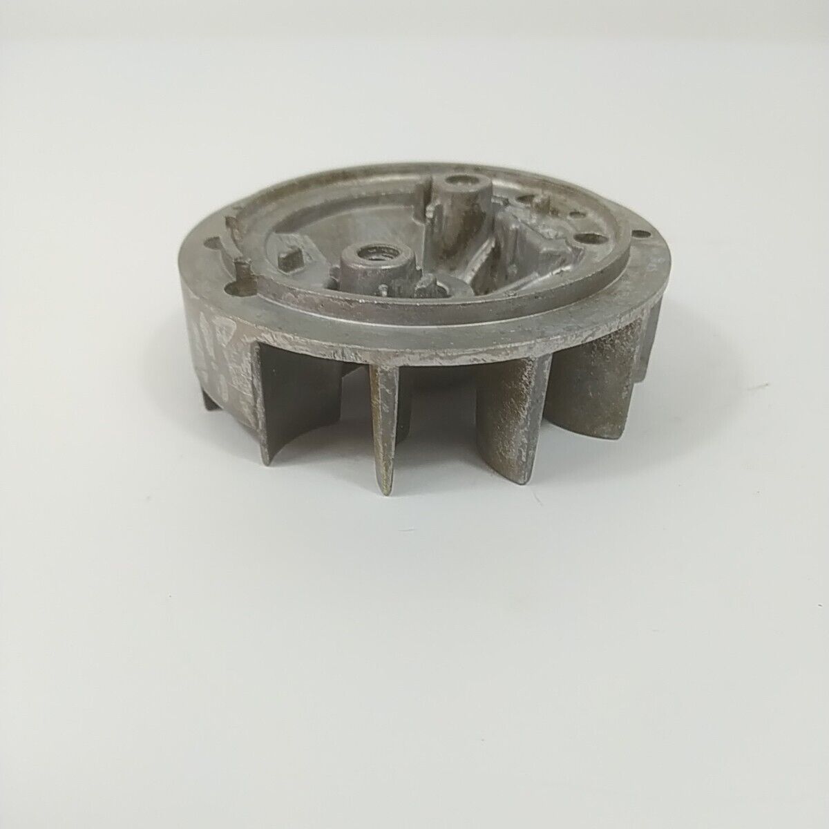 Ricambio VOLANO MAGNETICO DI AVVIAMENTO usato per decespugliatore Emak Efco 8425