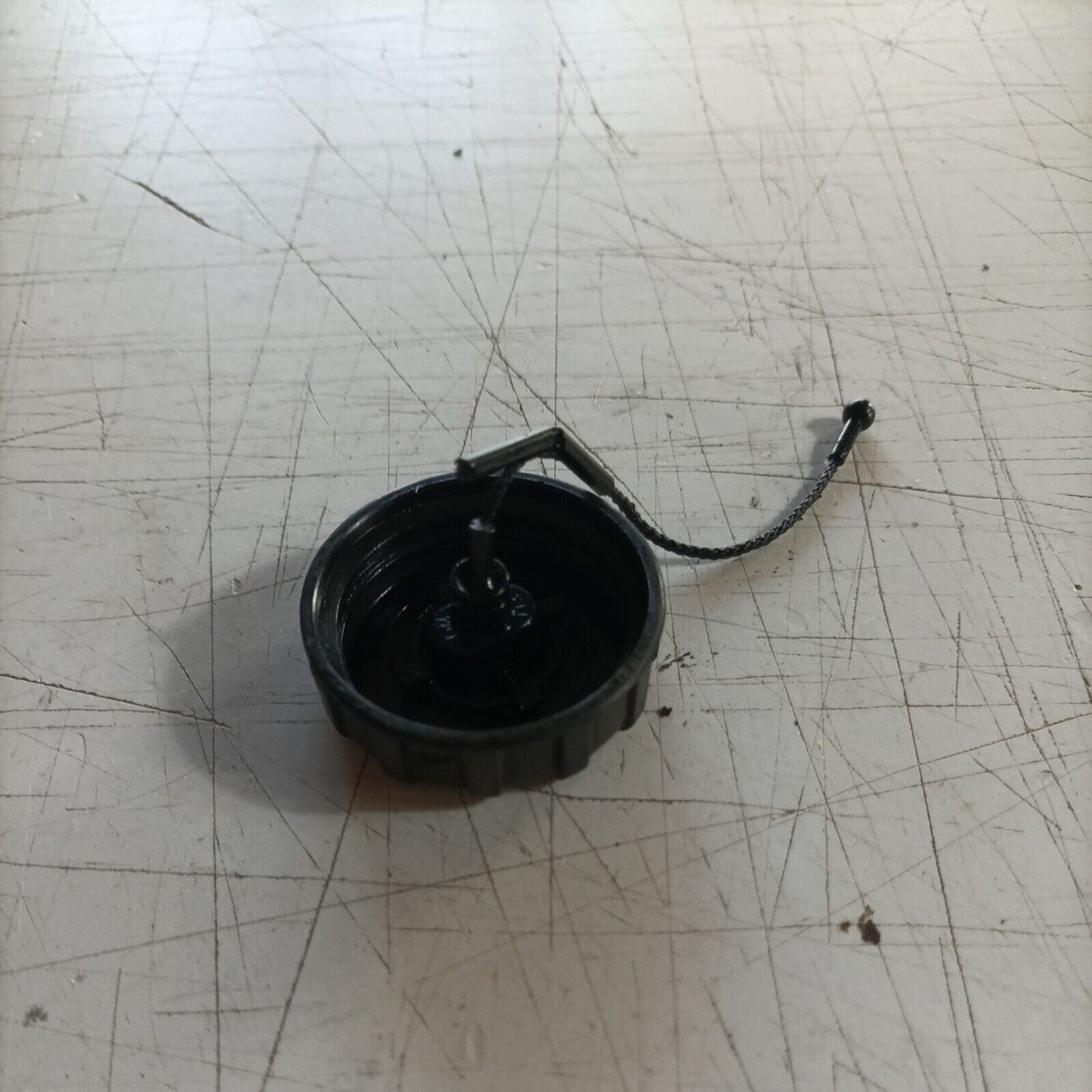TAPPO serbatoio CARBURANTE PER MOTOSEGA STIHL 018 / MS 170 180 017 ricambi usati
