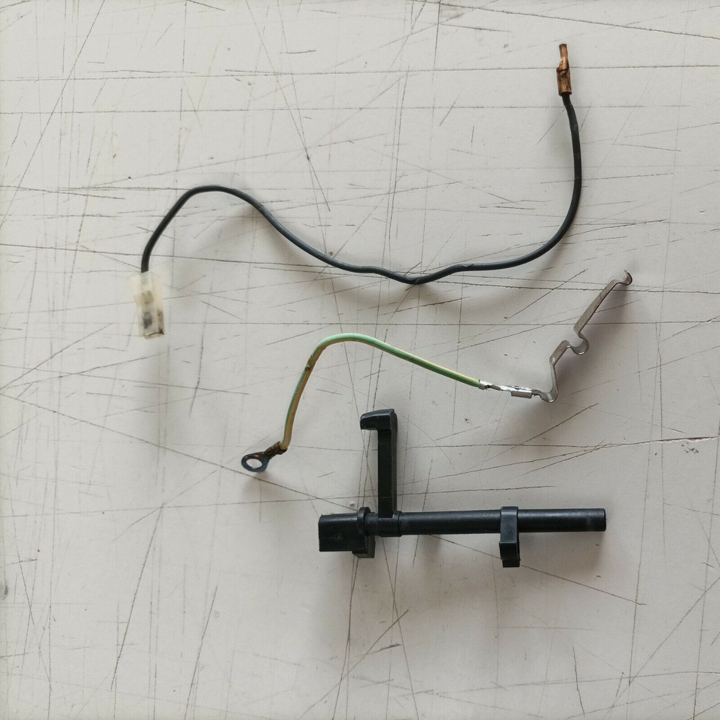 INTERRUTTORE ON OFF tasto SPEGNIMENTO START PER MOTOSEGA STIHL 018 ricambi usati