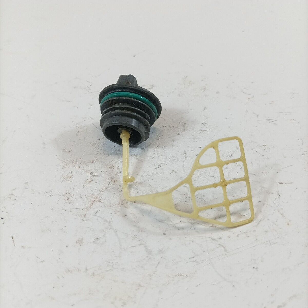 TAPPO SERBATOIO OLIO per motosega EMAK OLEOMAC 940 940C EFCO ricambi usati