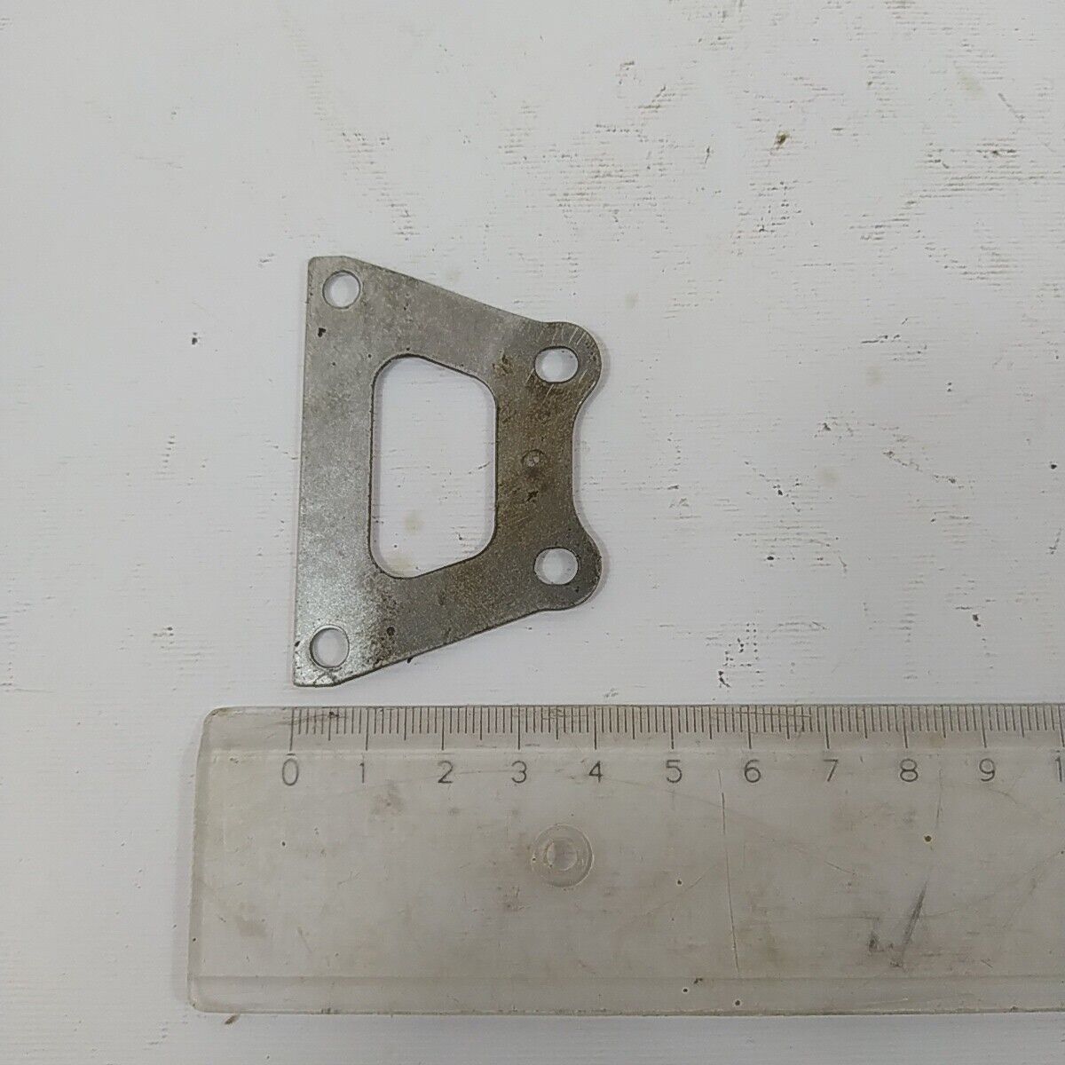 ricambio STAFFA MOTORE SERBATOIO usato per decespugliatore KAWASAKI TD 33