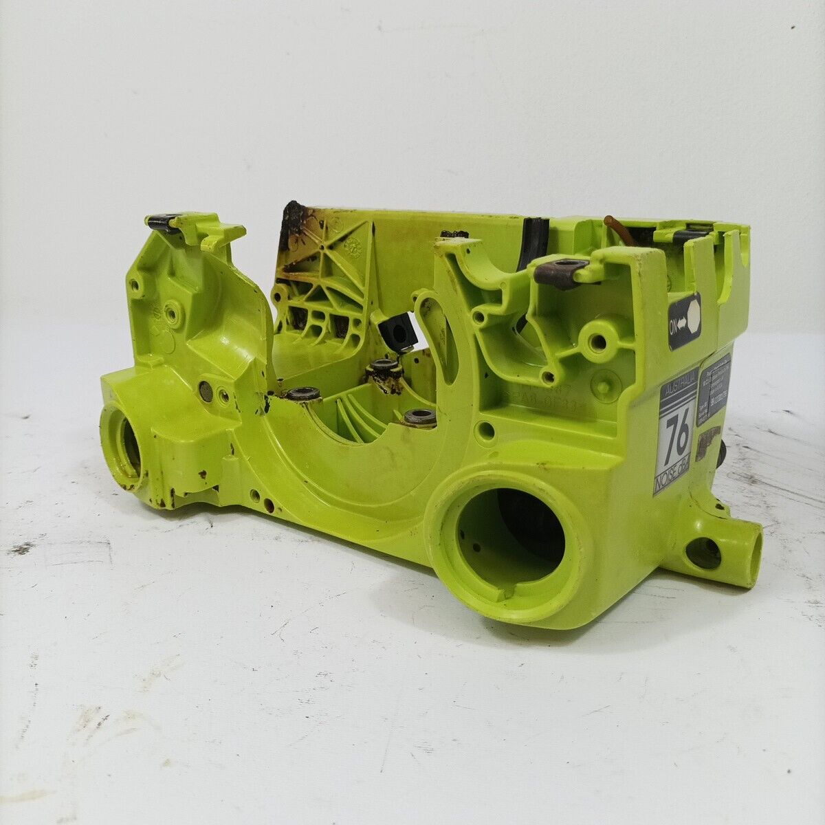 CARCASSA TELAIO SERBATOIO CARBURANTE PER MOTOSEGA POULAN 2250 ricambi usati
