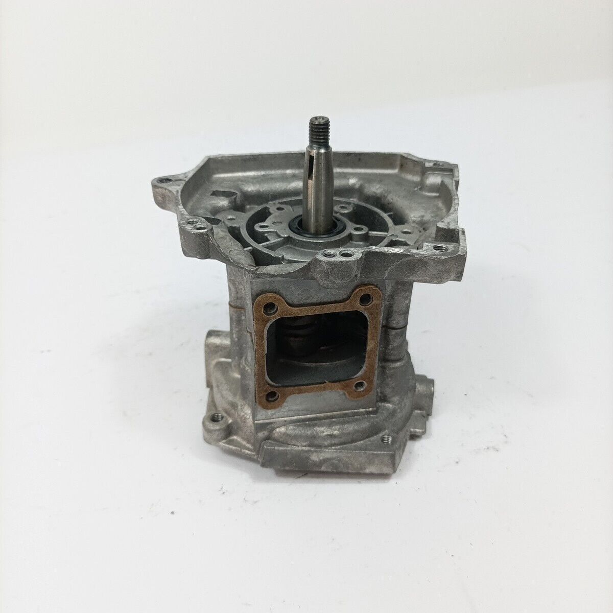 BASAMENTO CILINDRO ALBERO MOTORE ricambi usati per DECESPUGLIATORE BLUE BIRD 31E