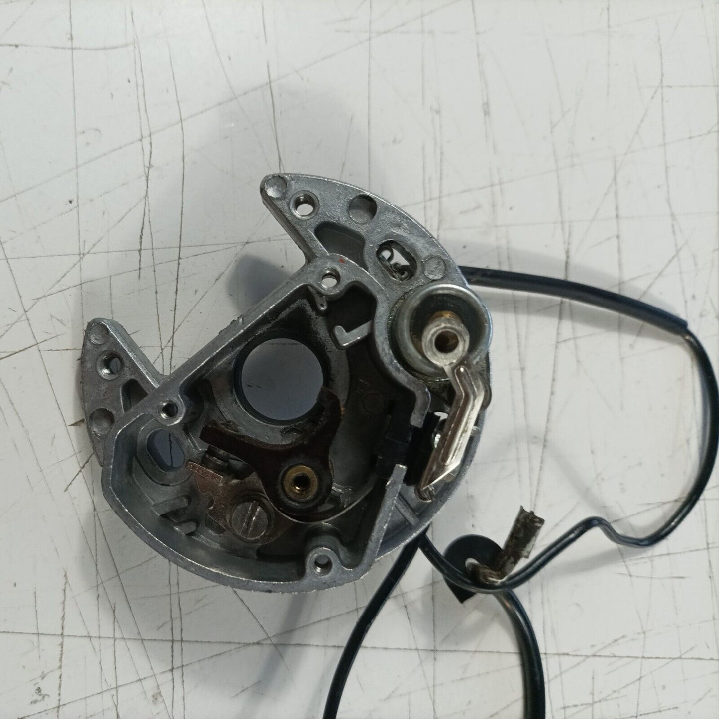 MOTOSEGA OLEOMAC OM 251 PIASTRA ATTACCO PUNTE BOBINA E CONDENSATORE usato