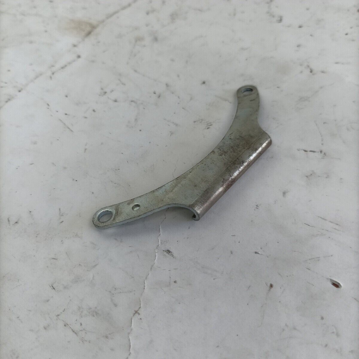 ricambio STAFFA SERBATOIO BENZINA usato per decespugliatore KAWASAKI TD 33
