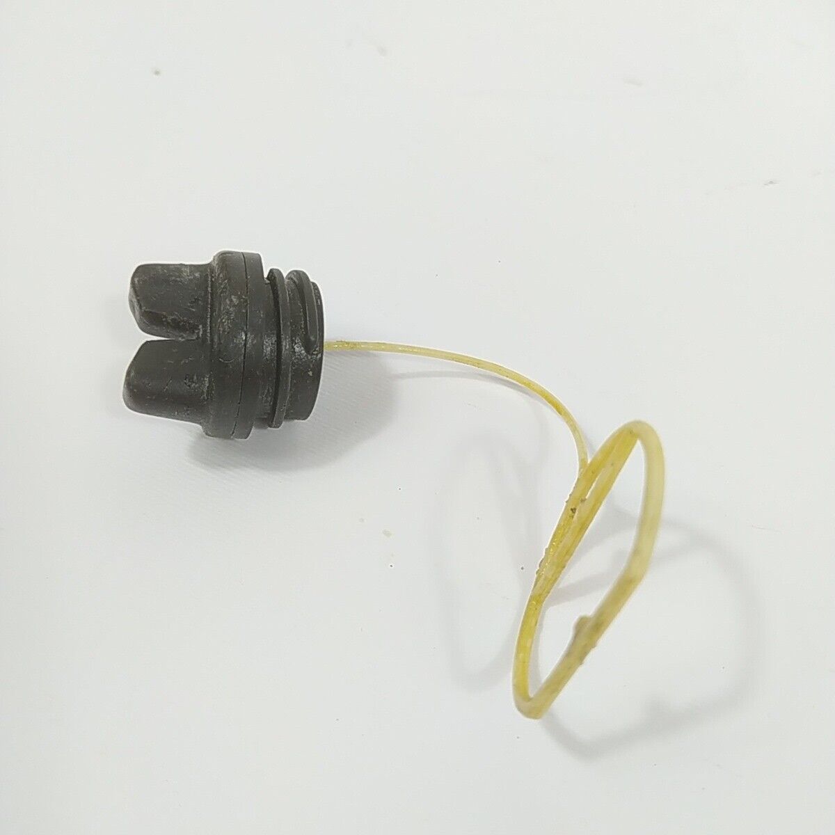 TAPPO SERBATOIO OLIO PER MOTOSEGA EMAK OLEOMAC 935 DF EFCO 134 135 ricambi usati