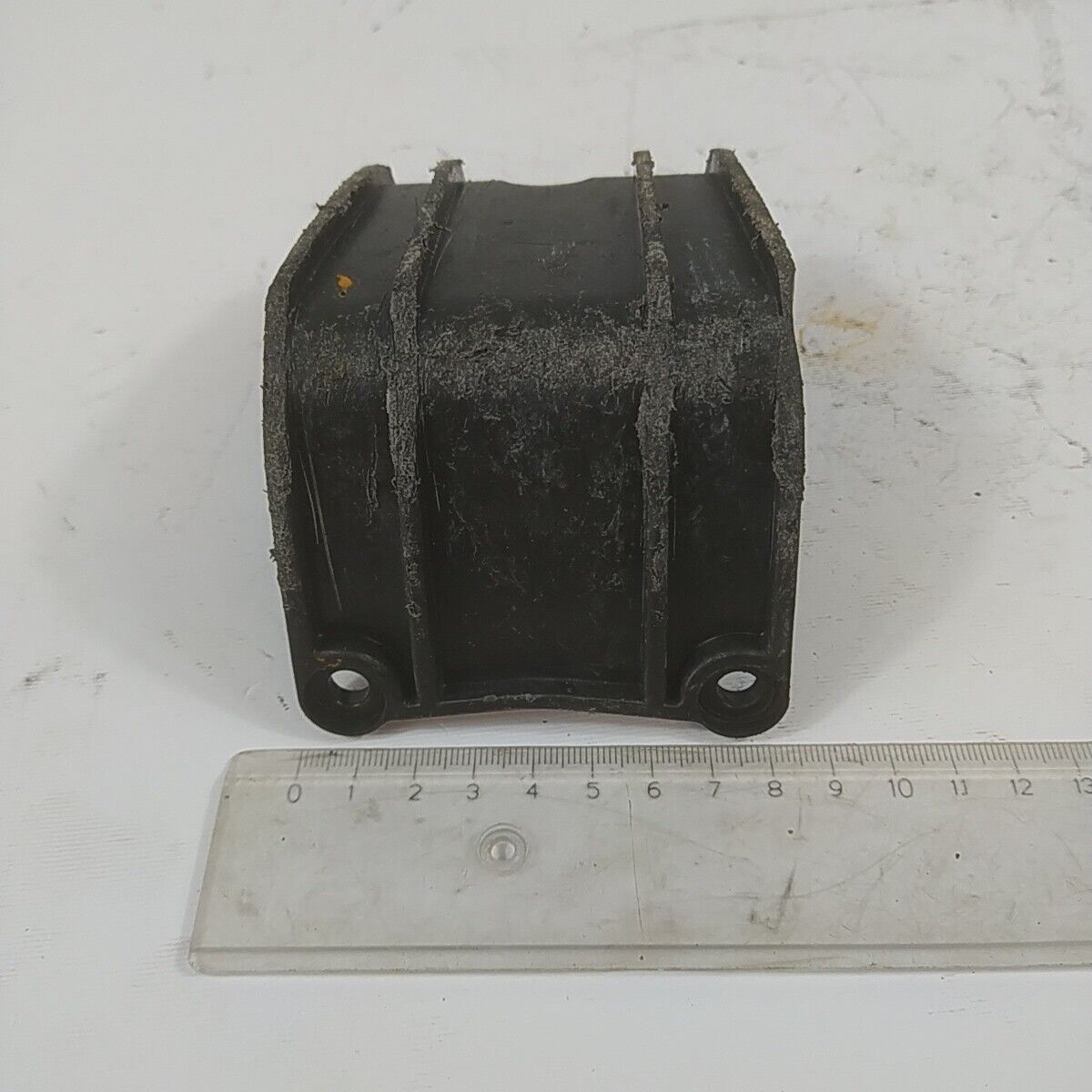 DECESPUGLIATORE TANAKA ricambi usati STAFFA SERBATOIO CARBURANTE BENZINA