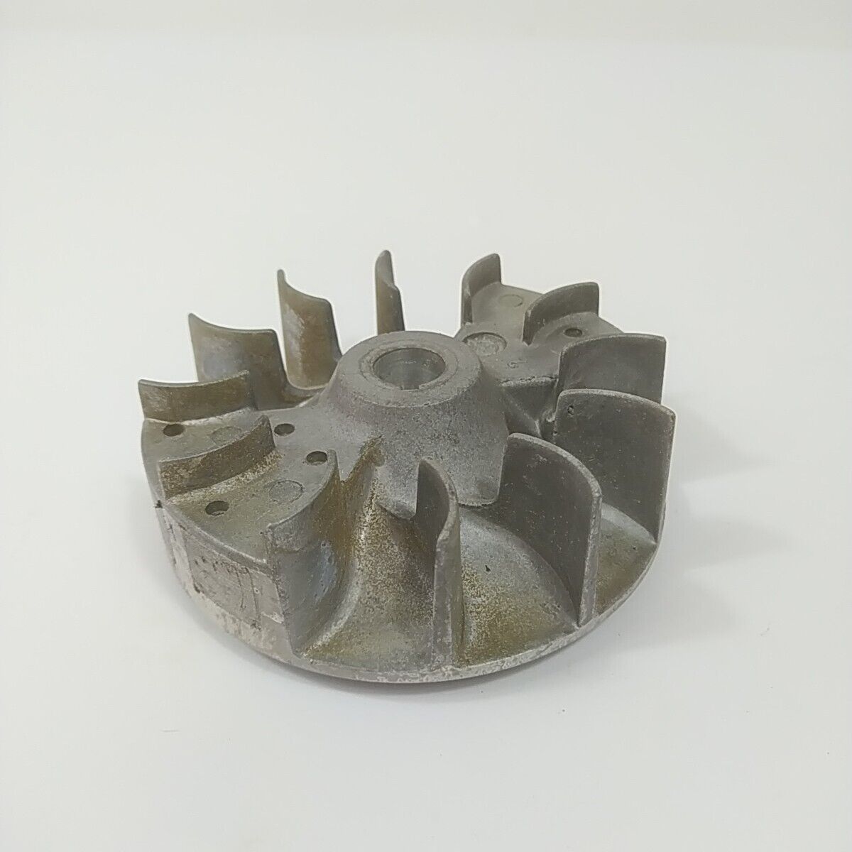 Ricambio VOLANO MAGNETICO DI AVVIAMENTO usato per decespugliatore Emak Efco 8425