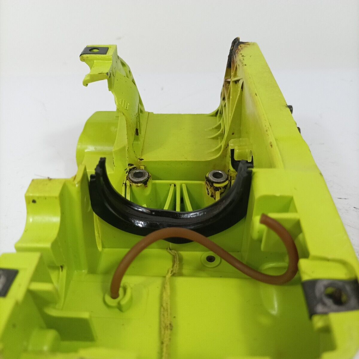 CARCASSA TELAIO SERBATOIO CARBURANTE PER MOTOSEGA POULAN 2250 ricambi usati