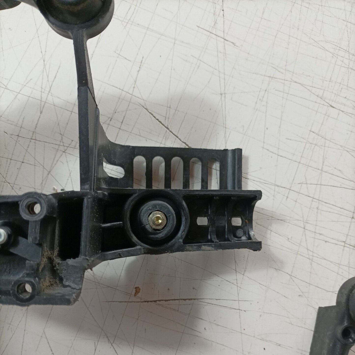 MANIGLIA IMPUGNATURA COMANDI INFERIORE PER MOTOSEGA CASTOR C70 ALPINA A70
