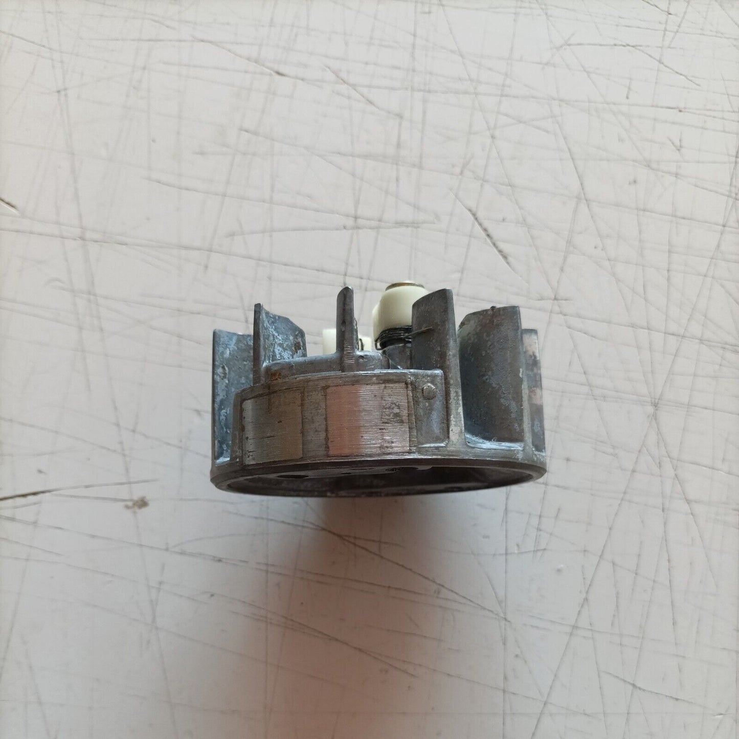 VOLANO MAGNETICO PER MOTOSEGA EMAK OLEO MAC 935 DF EFCO 134 135 ricambi usati