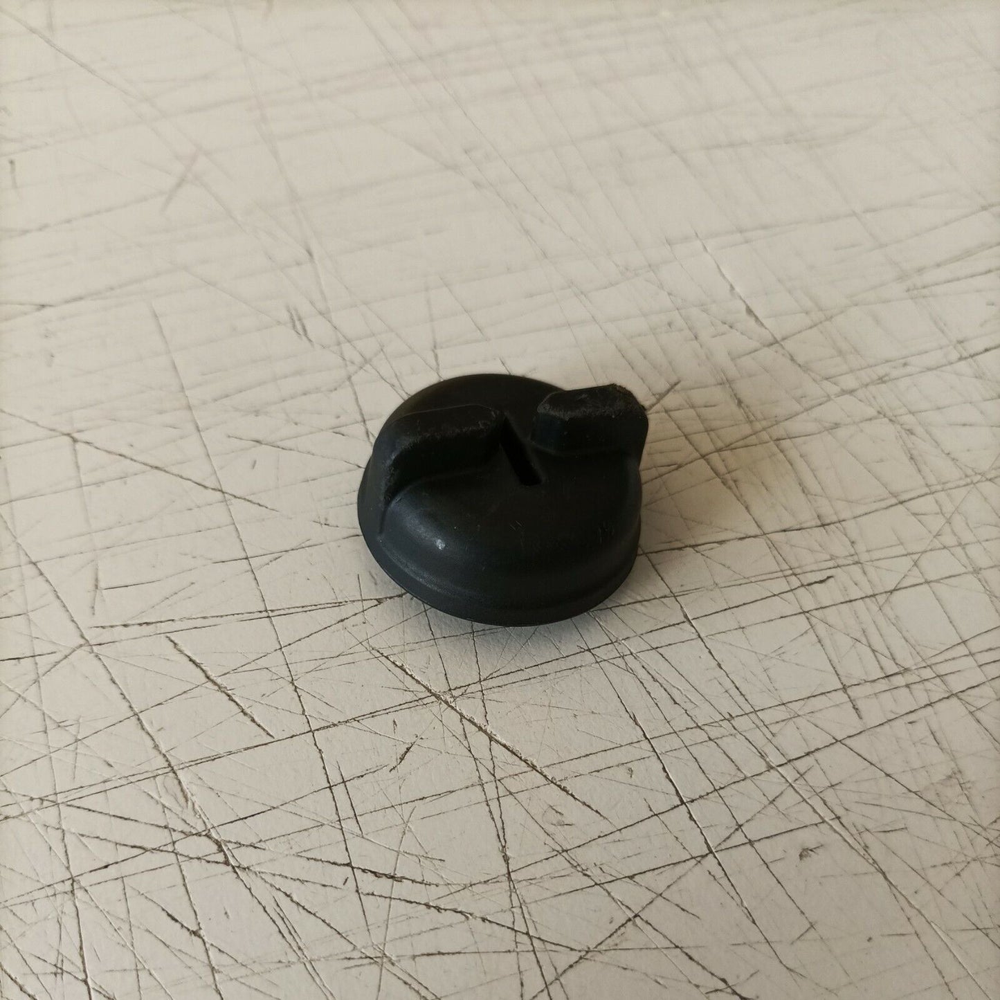 tappo SERBATOIO CARBURANTE o OLIO PER MOTOSEGA SANDRIGARDEN MTD CS 36 usato