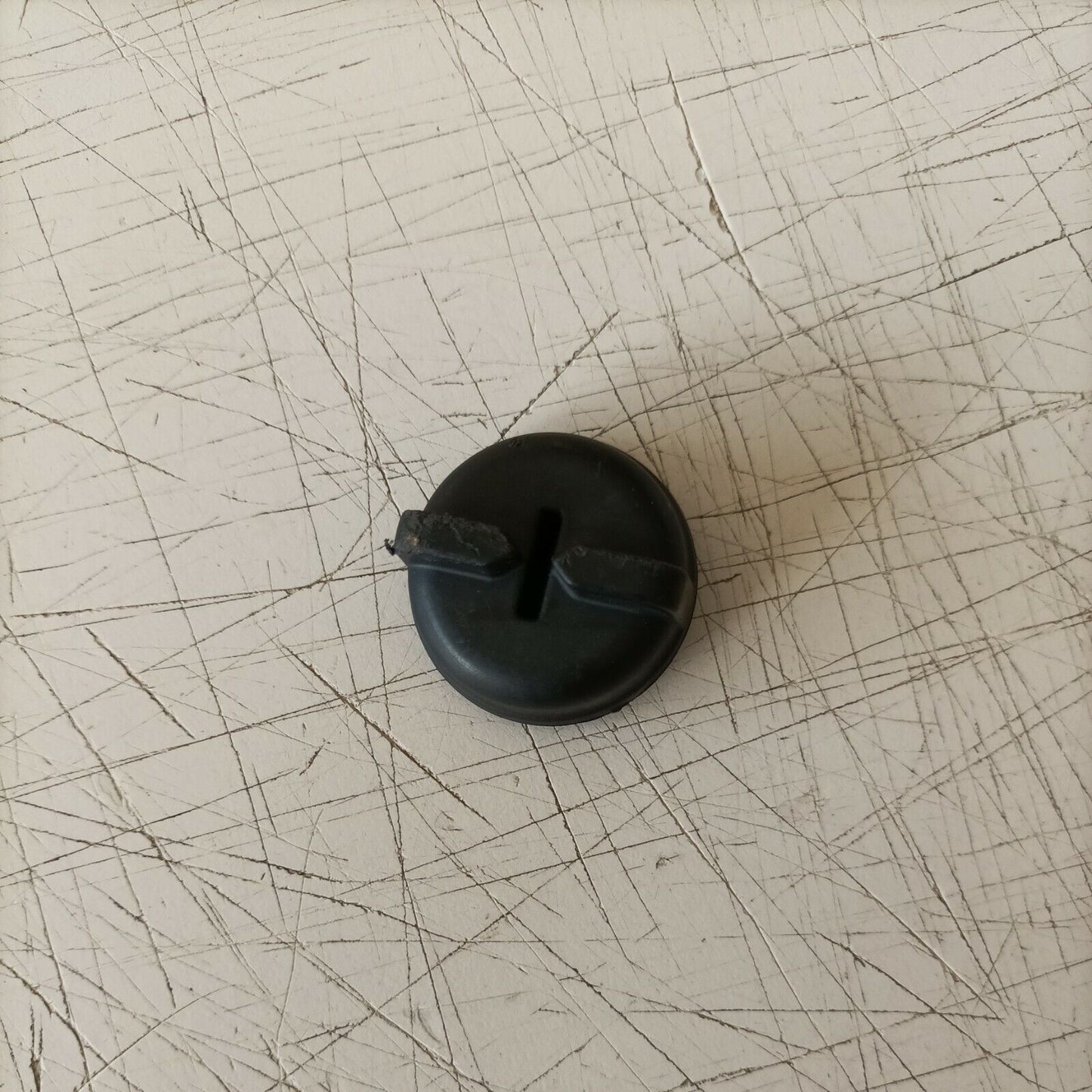 tappo SERBATOIO CARBURANTE o OLIO PER MOTOSEGA SANDRIGARDEN MTD CS 36 usato